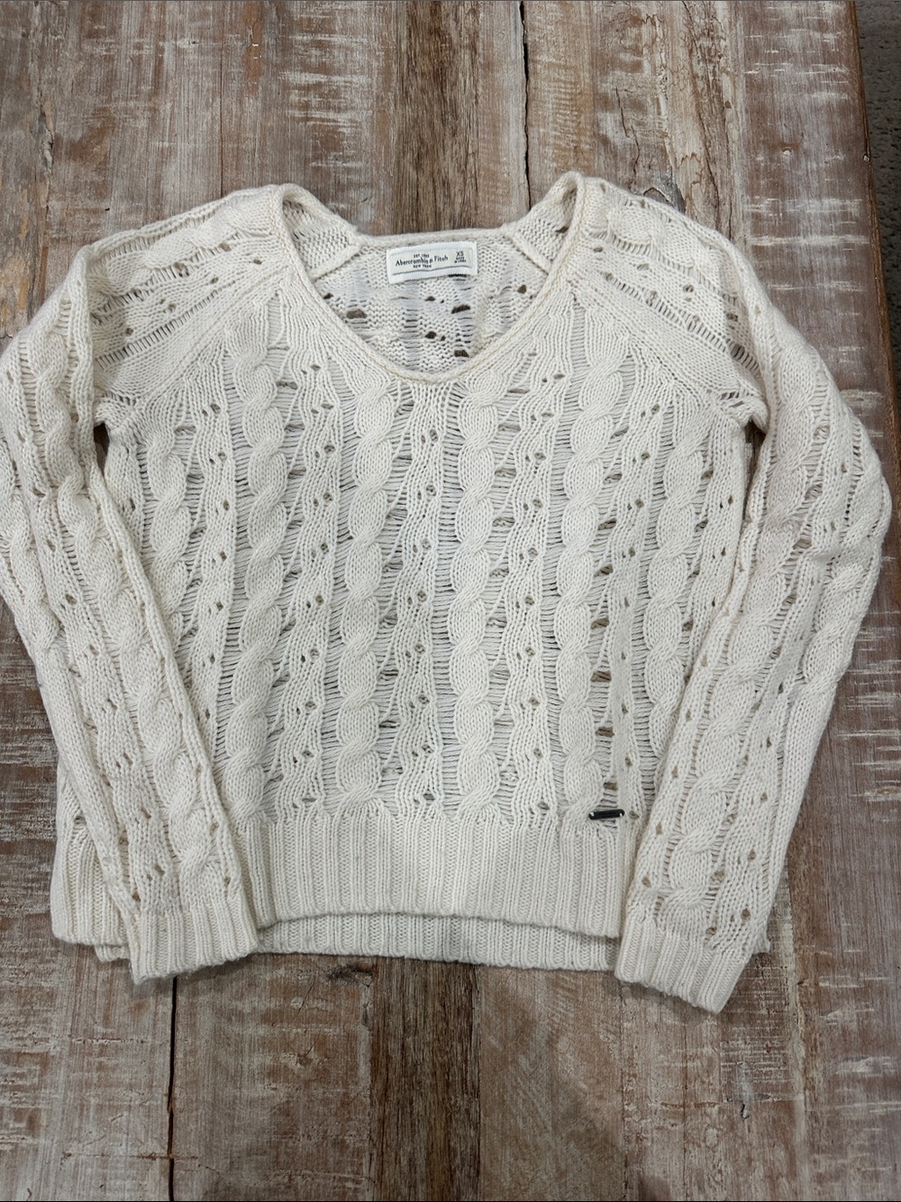Abercrombie & Fitch Ivory Cable V-Neck Sweater